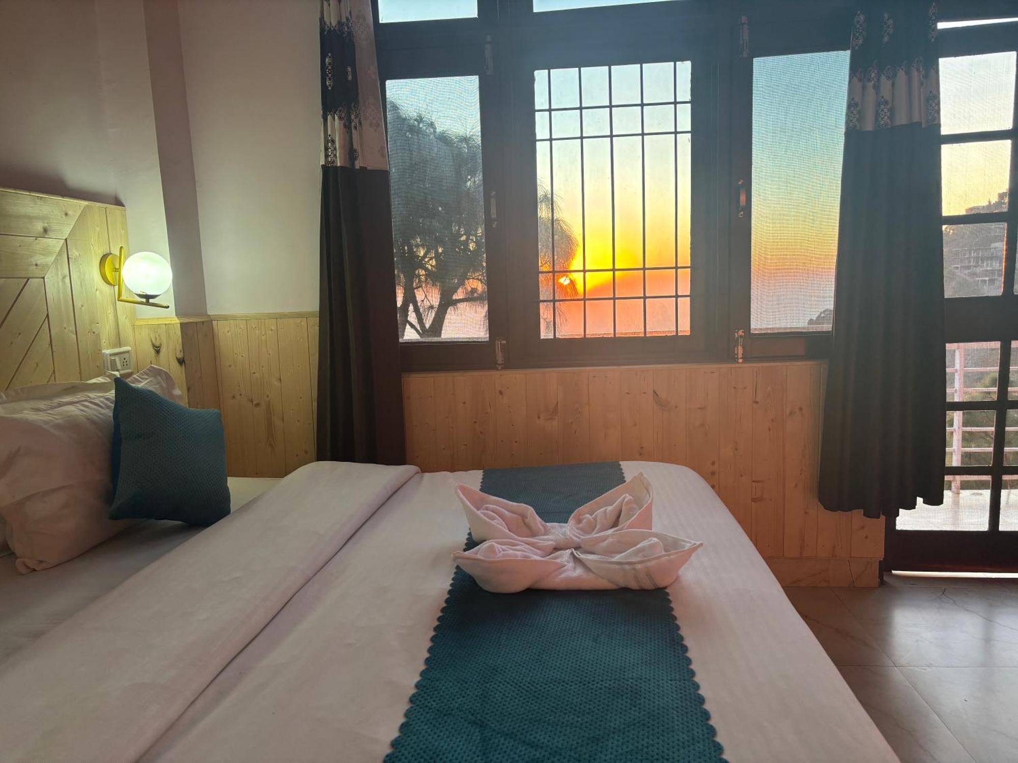 Urban Wave 2Bed Rooms By The North Edge Kasauli Exterior foto